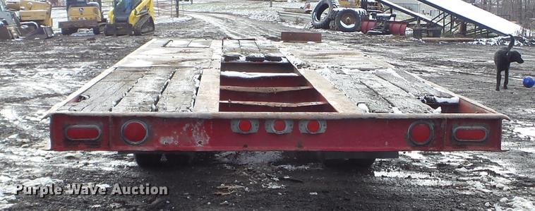 image for item EW9810 1983 Hyster tilt deck equipment trailer