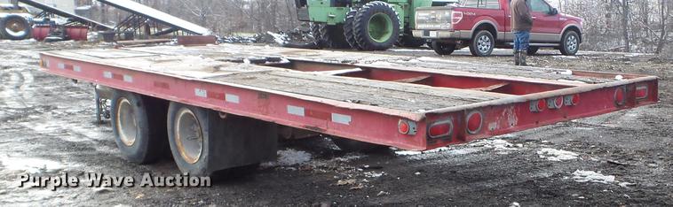 image for item EW9810 1983 Hyster tilt deck equipment trailer