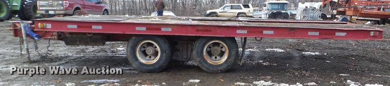 image for item EW9810 1983 Hyster tilt deck equipment trailer
