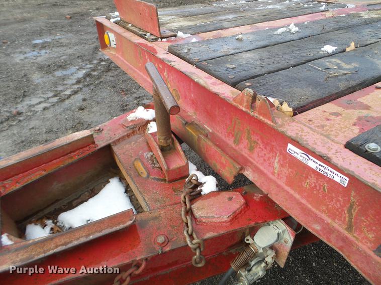 image for item EW9810 1983 Hyster tilt deck equipment trailer