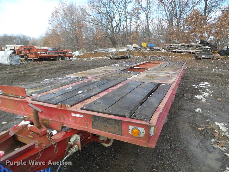 image for item EW9810 1983 Hyster tilt deck equipment trailer