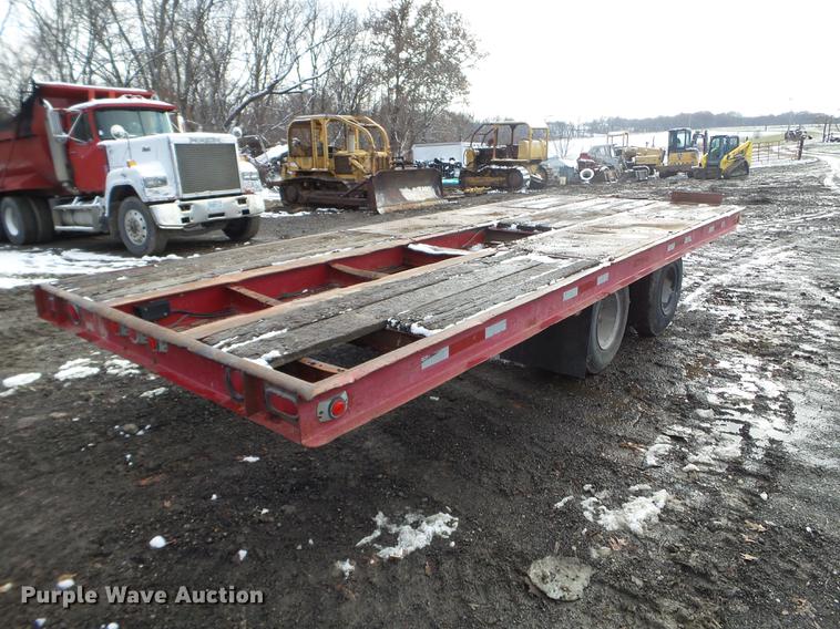 image for item EW9810 1983 Hyster tilt deck equipment trailer