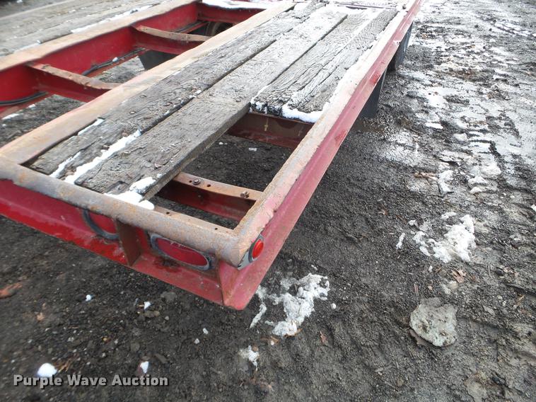 image for item EW9810 1983 Hyster tilt deck equipment trailer