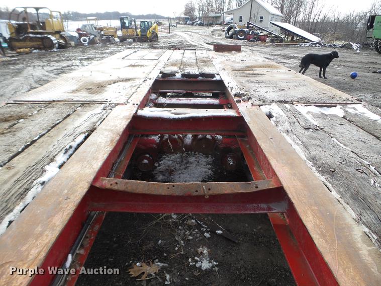 image for item EW9810 1983 Hyster tilt deck equipment trailer