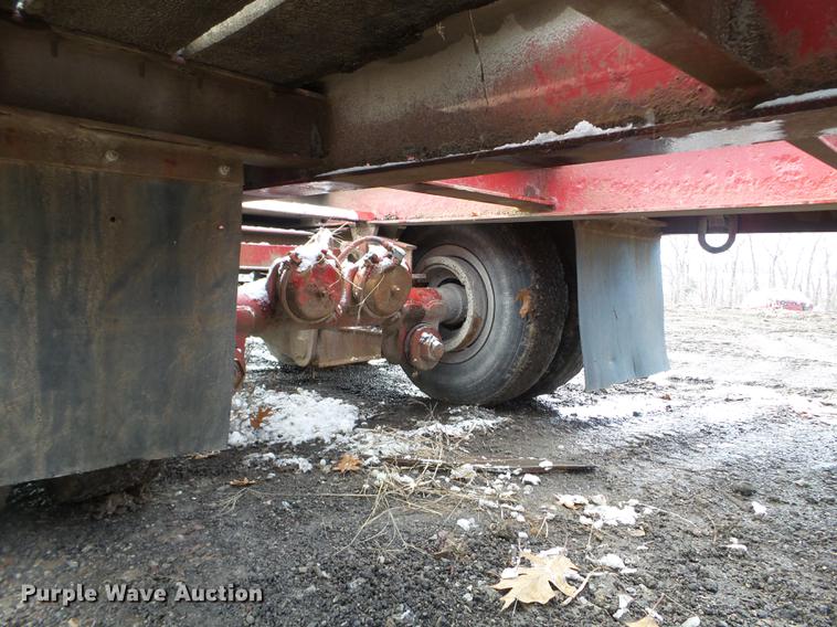 image for item EW9810 1983 Hyster tilt deck equipment trailer