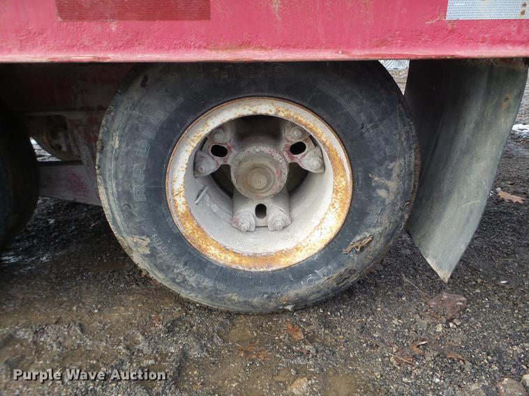 image for item EW9810 1983 Hyster tilt deck equipment trailer