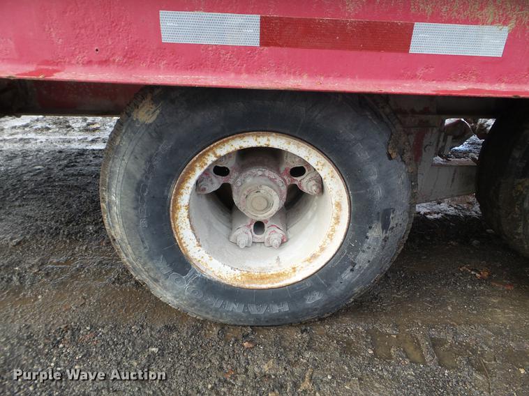 image for item EW9810 1983 Hyster tilt deck equipment trailer