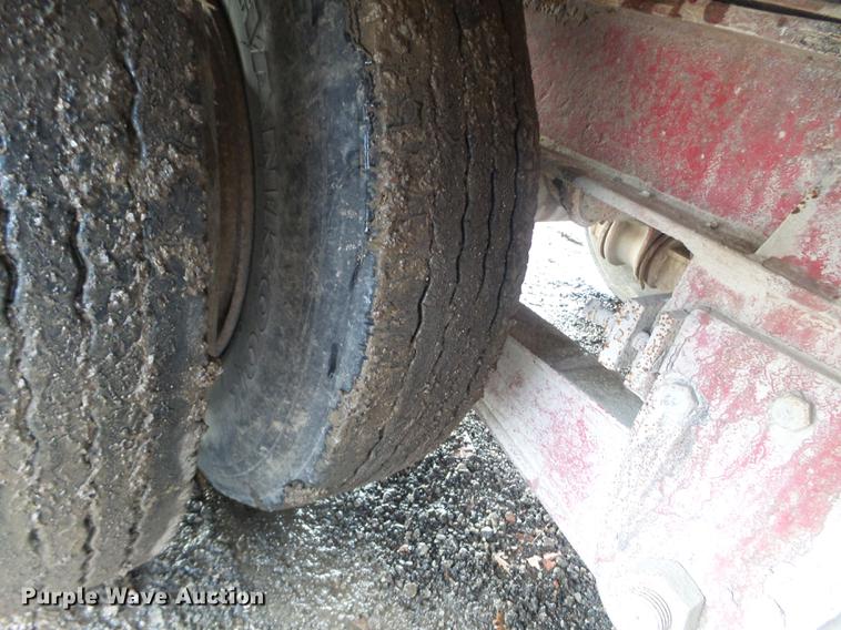 image for item EW9810 1983 Hyster tilt deck equipment trailer