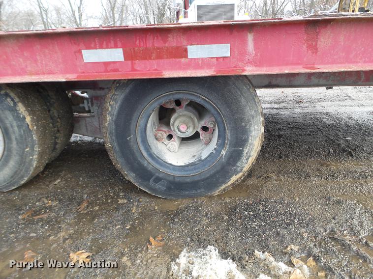 image for item EW9810 1983 Hyster tilt deck equipment trailer
