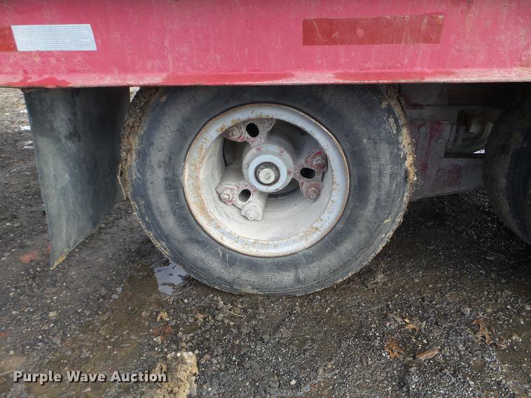 image for item EW9810 1983 Hyster tilt deck equipment trailer