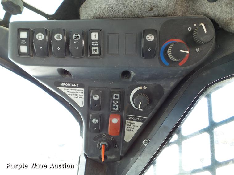 image for item EW9812 2011 John Deere 328D skid steer