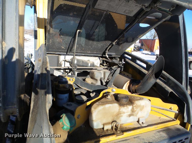 image for item EW9812 2011 John Deere 328D skid steer