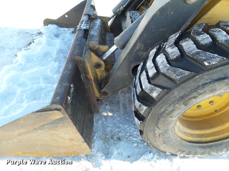 image for item EW9812 2011 John Deere 328D skid steer