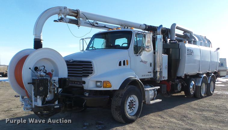 image for item EW9825 2005 Sterling L-Line vacuum jetter truck