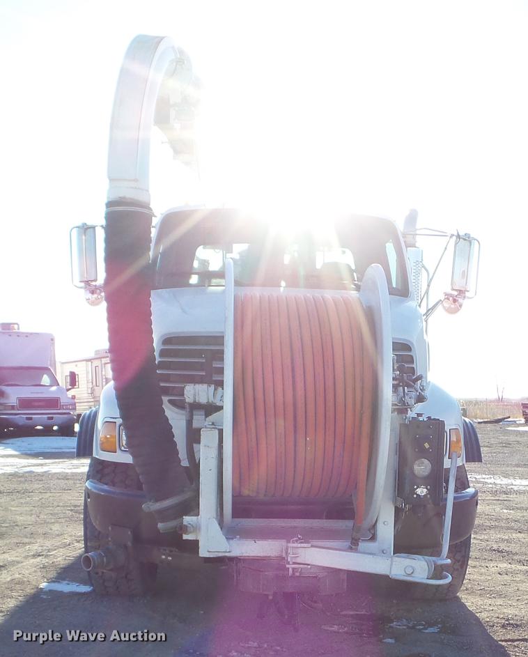 image for item EW9825 2005 Sterling L-Line vacuum jetter truck