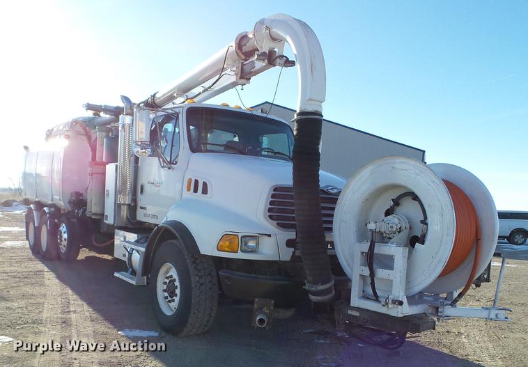 image for item EW9825 2005 Sterling L-Line vacuum jetter truck