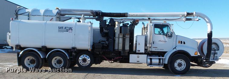 image for item EW9825 2005 Sterling L-Line vacuum jetter truck