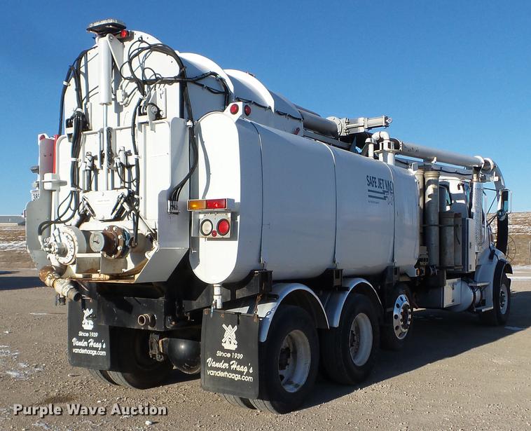 image for item EW9825 2005 Sterling L-Line vacuum jetter truck