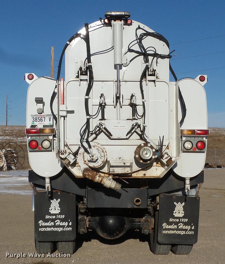 image for item EW9825 2005 Sterling L-Line vacuum jetter truck