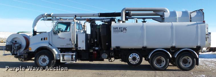 image for item EW9825 2005 Sterling L-Line vacuum jetter truck