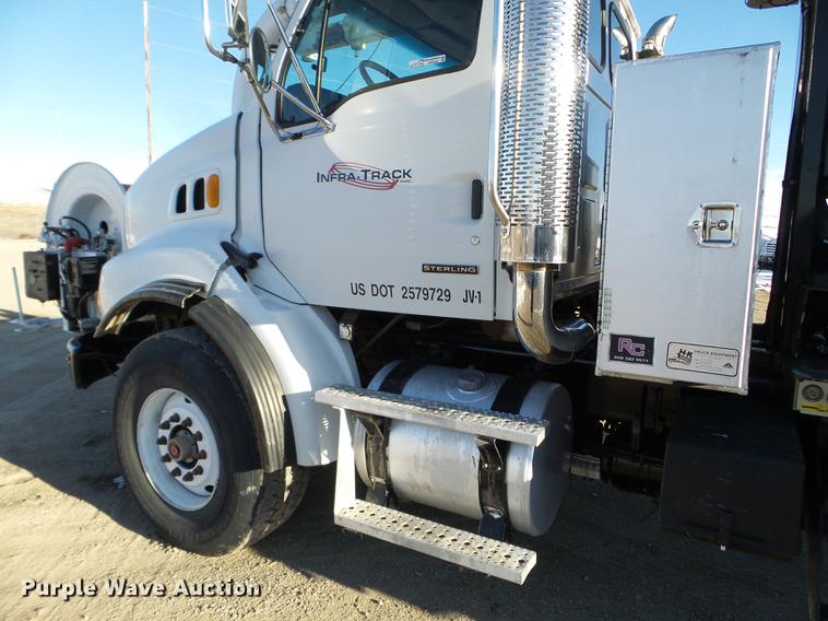 image for item EW9825 2005 Sterling L-Line vacuum jetter truck