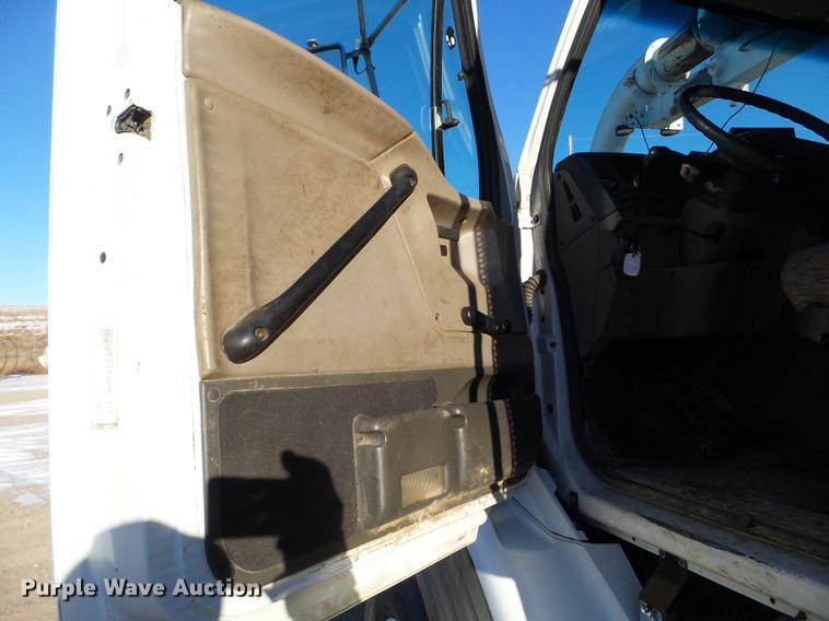 image for item EW9825 2005 Sterling L-Line vacuum jetter truck