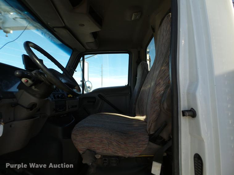 image for item EW9825 2005 Sterling L-Line vacuum jetter truck