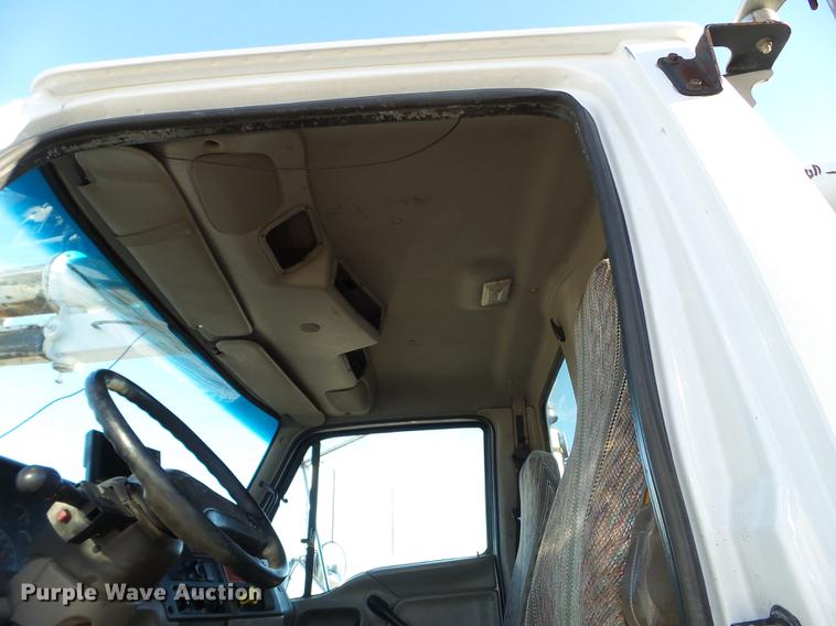 image for item EW9825 2005 Sterling L-Line vacuum jetter truck