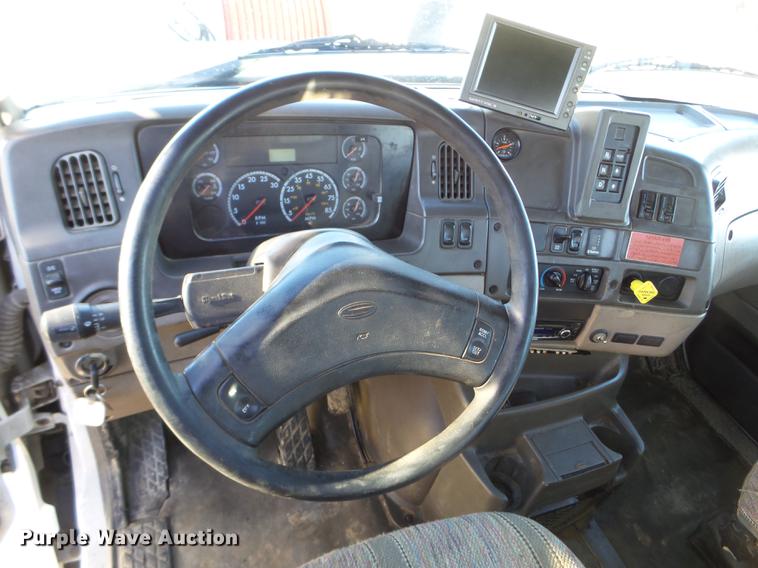 image for item EW9825 2005 Sterling L-Line vacuum jetter truck