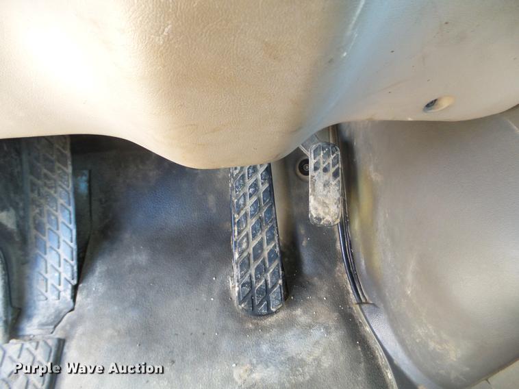 image for item EW9825 2005 Sterling L-Line vacuum jetter truck