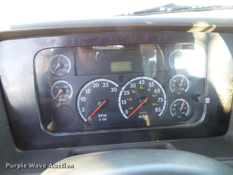 image for item EW9825 2005 Sterling L-Line vacuum jetter truck