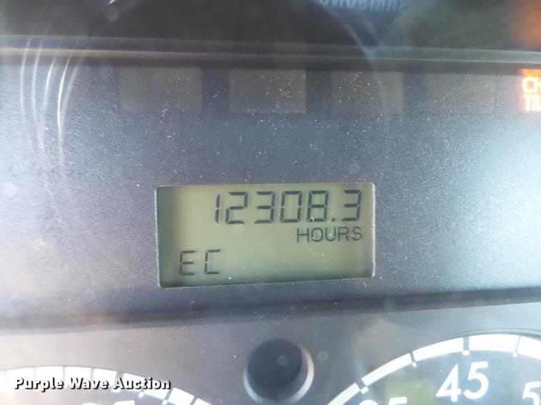 image for item EW9825 2005 Sterling L-Line vacuum jetter truck