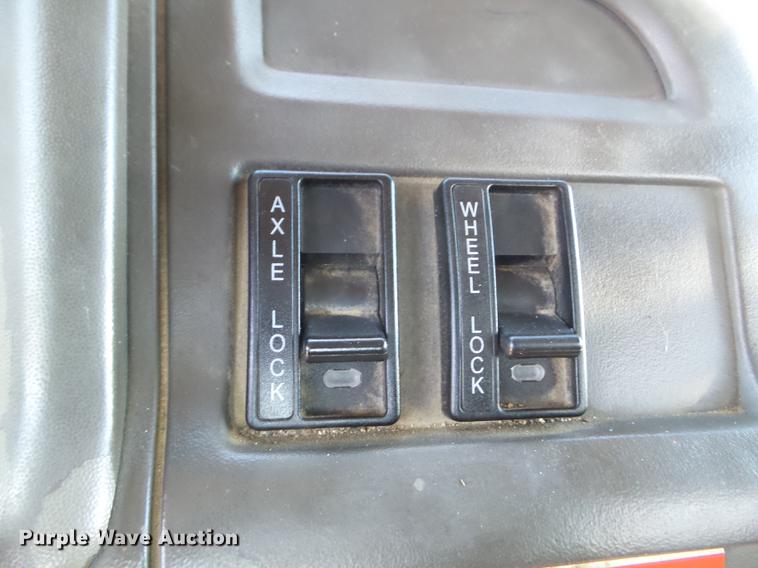 image for item EW9825 2005 Sterling L-Line vacuum jetter truck