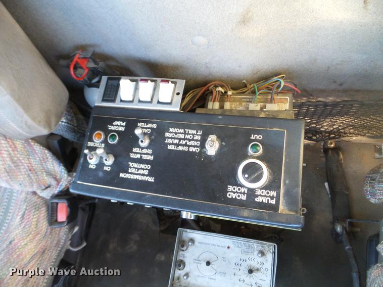 image for item EW9825 2005 Sterling L-Line vacuum jetter truck