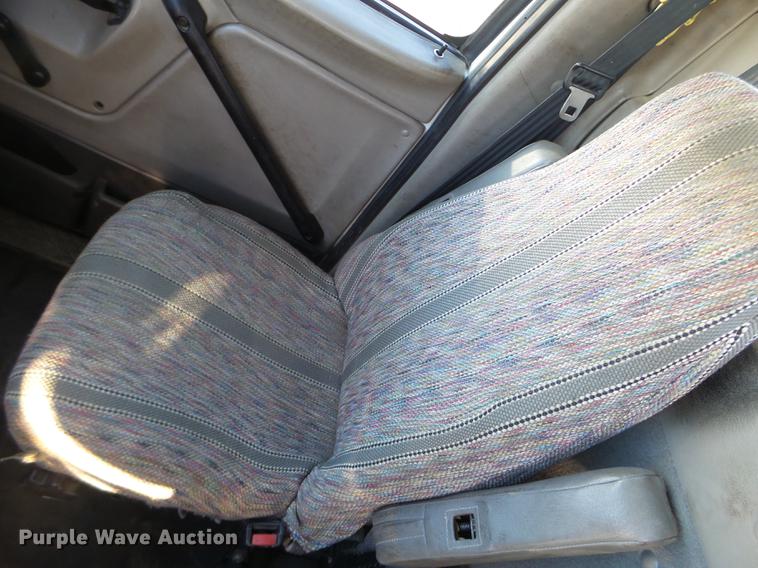 image for item EW9825 2005 Sterling L-Line vacuum jetter truck