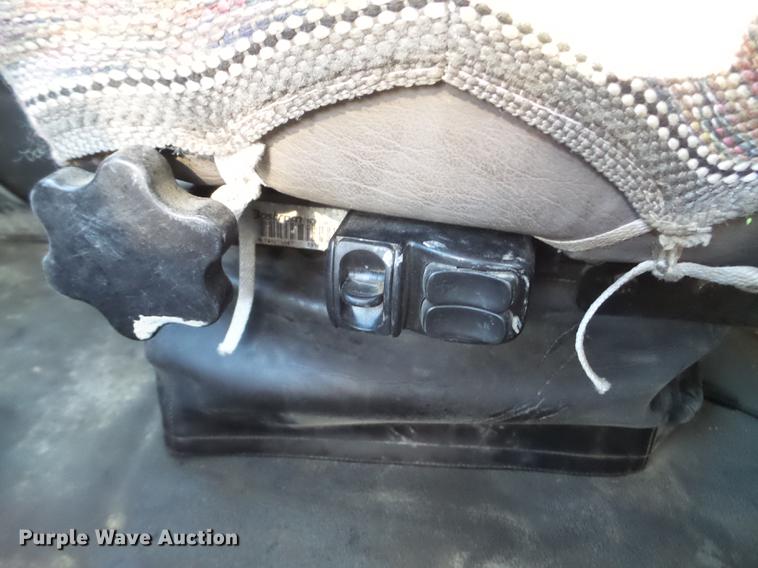 image for item EW9825 2005 Sterling L-Line vacuum jetter truck