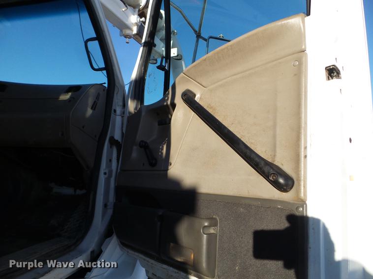 image for item EW9825 2005 Sterling L-Line vacuum jetter truck