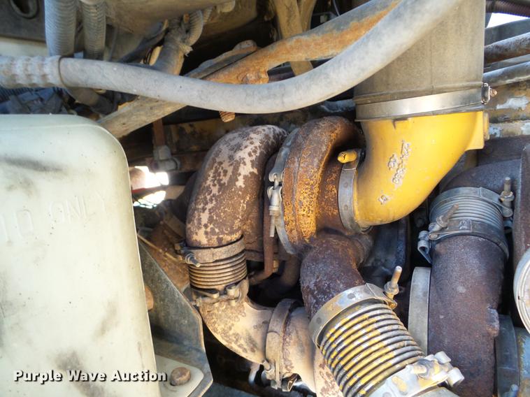 image for item EW9825 2005 Sterling L-Line vacuum jetter truck