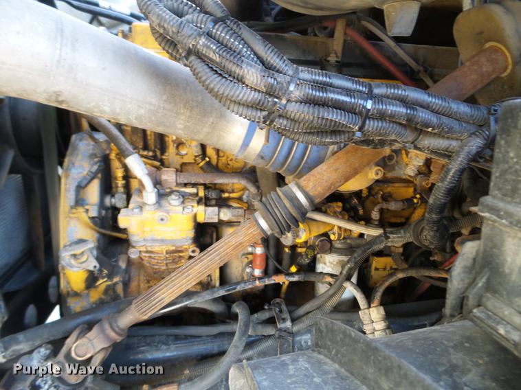 image for item EW9825 2005 Sterling L-Line vacuum jetter truck