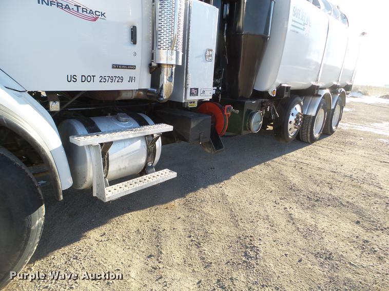 image for item EW9825 2005 Sterling L-Line vacuum jetter truck