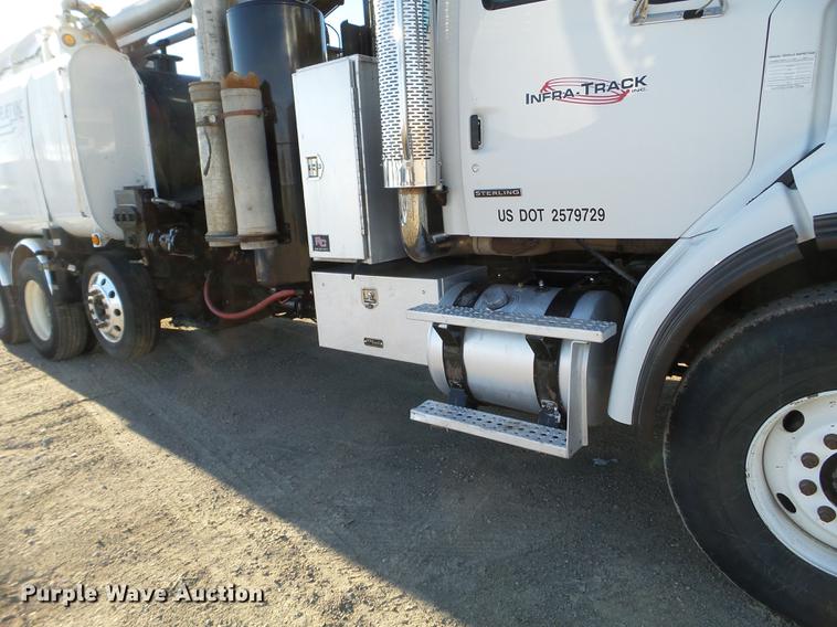image for item EW9825 2005 Sterling L-Line vacuum jetter truck