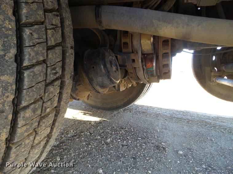 image for item EW9825 2005 Sterling L-Line vacuum jetter truck