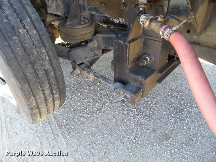 image for item EW9825 2005 Sterling L-Line vacuum jetter truck