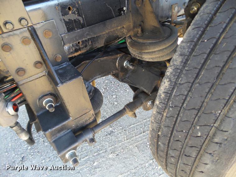 image for item EW9825 2005 Sterling L-Line vacuum jetter truck