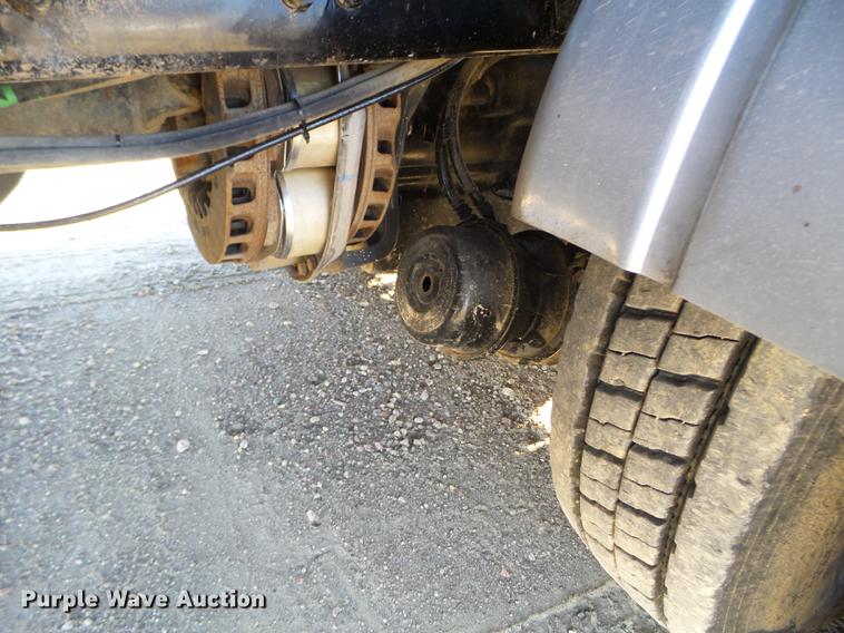 image for item EW9825 2005 Sterling L-Line vacuum jetter truck