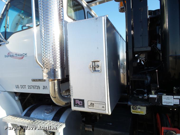 image for item EW9825 2005 Sterling L-Line vacuum jetter truck