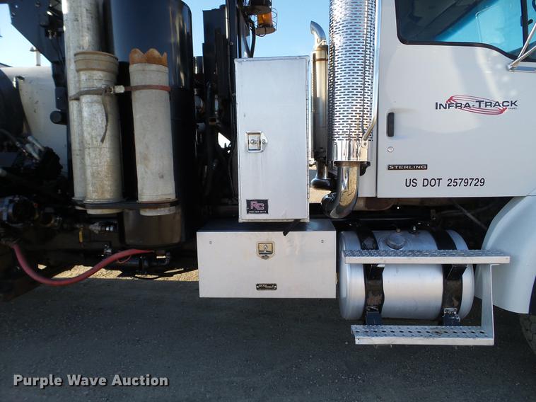 image for item EW9825 2005 Sterling L-Line vacuum jetter truck