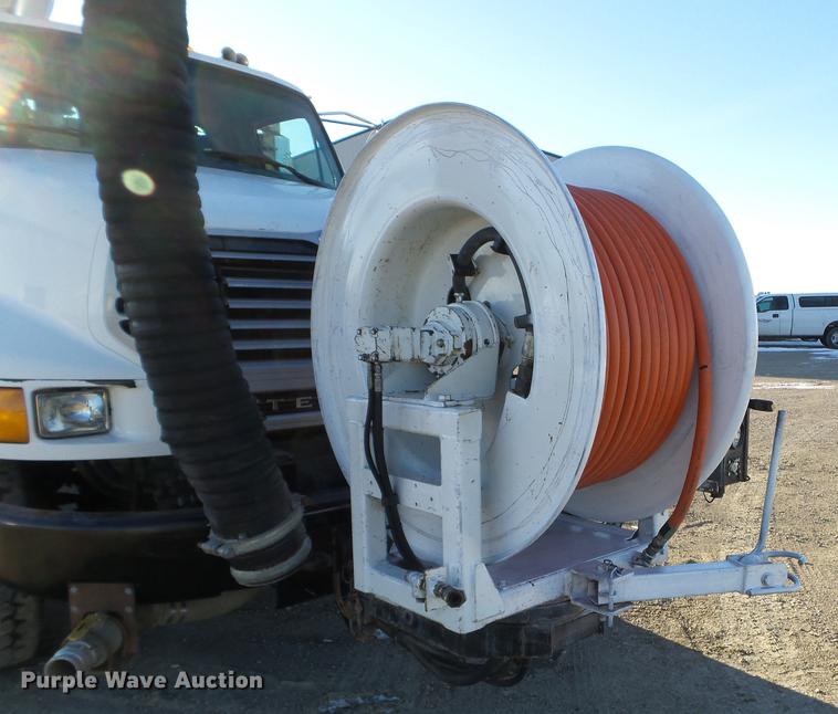 image for item EW9825 2005 Sterling L-Line vacuum jetter truck