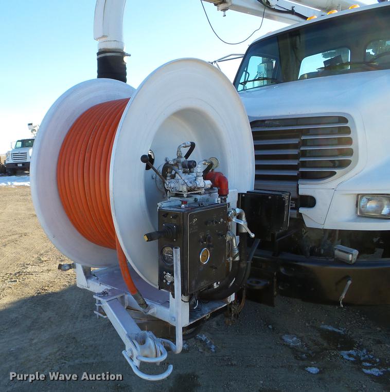 image for item EW9825 2005 Sterling L-Line vacuum jetter truck