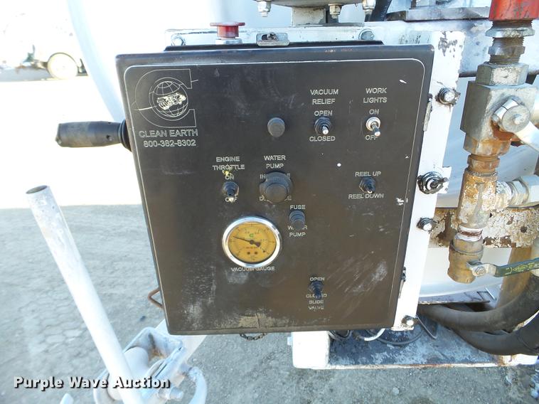 image for item EW9825 2005 Sterling L-Line vacuum jetter truck